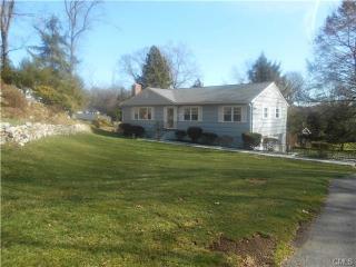 90 Hemlock Dr, Stamford, CT 06902-1811