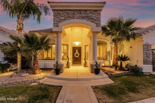 4527 Elmwood St, Mesa, AZ 85205-5209