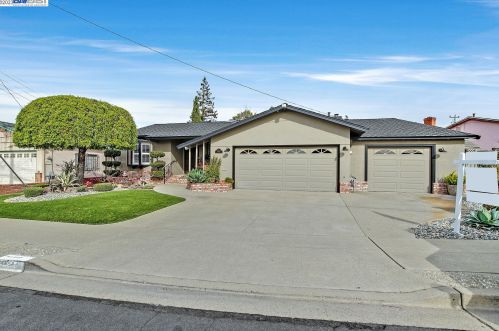 15558 Sedgeman St, San Leandro, CA 94579-2417
