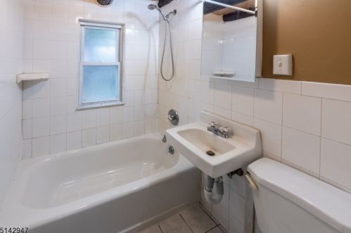 112 Pinecliff Lake Dr, West Milford Lakes NJ  07480-1378 exterior