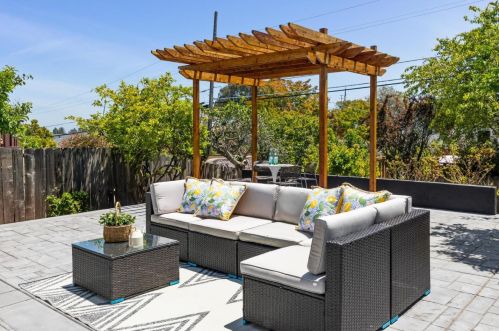 347 Paramount Dr, Millbrae CA  94030-1324 exterior