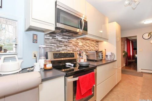 2481 6th St, Hempstead NY  11554-3115 exterior
