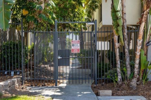 1045 Peach Ave, El Cajon CA  92021-5756 exterior