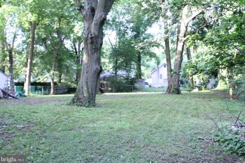 415 10th Ave, Haddon Heights, NJ 08035-1837
