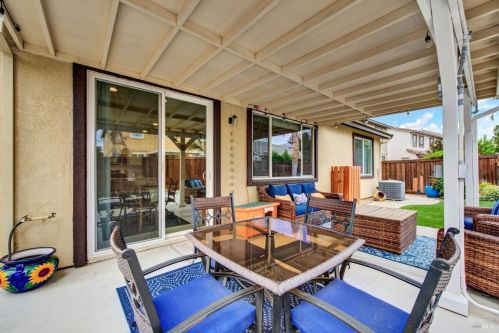 8001 Finchley Ct, Vacaville CA  95687-8253 exterior