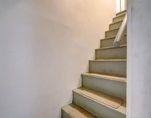 1 Hunters Ln, Ansonia CT  06401-2022 exterior