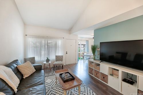 24605 Trevino Dr, Santa Clarita CA  91355-2816 exterior