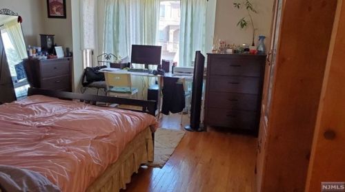 547 4th St, Palisades Park, NJ 07650-3121