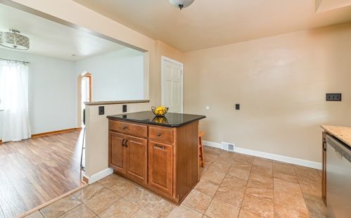 3437 Pinewood Dr, Whitaker PA  15120-1367 exterior