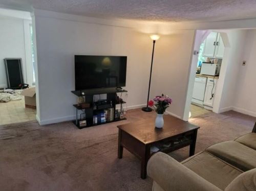 15 Great Pond Rd, Kingston NH  03848-3757 exterior