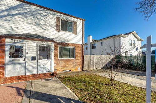 77-51 251st St, Jamaica, NY 11426-2603