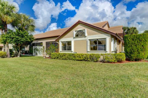 8081 Cassia Dr, Boynton Beach FL  33472-5021 exterior