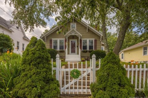 12 Oak St, Terryville, CT 06786-6008