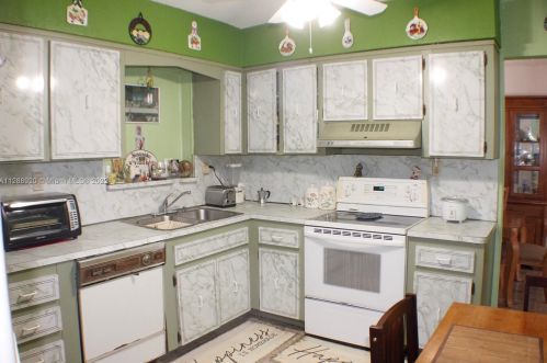 890 35th St, Hialeah FL  33013-3121 exterior