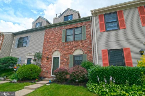 6 Fillmore Pl, Lawrence Township NJ  08648-4338 exterior