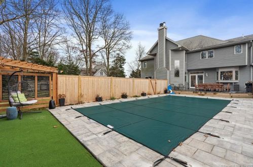86 Crosswinds Dr, Groton CT  06340-4870 exterior