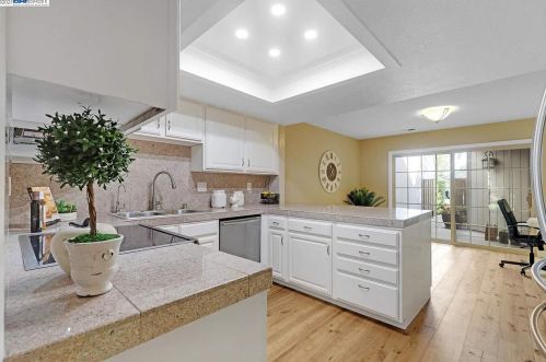 7426 Stonedale Dr, Pleasanton CA  94588-3737 exterior