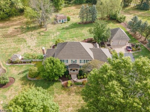 8 Summershade Ln, East Amwell Township, NJ 08551-1912