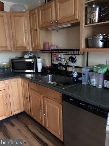 611 Market St, Gloucester NJ  08030-1930 exterior