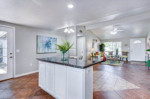 5633 Rosario Blvd, North Highlands CA  95660-4801 exterior