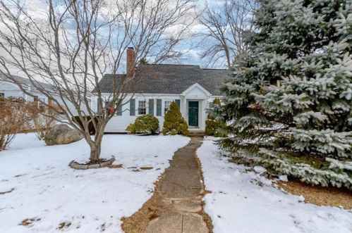 43 Hillard Ave, Warwick, RI 02886-3031