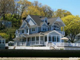 530 Adams St, Center Port, NY 11721-1043