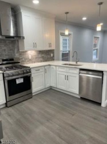 22 Ward Pl, Montclair NJ  07042-3106 exterior