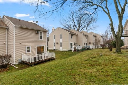 20 Starrwood Dr, Norwich CT  06360-4059 exterior