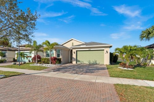 11821 Crestwood Cir, Fort Pierce, FL 34987-2737