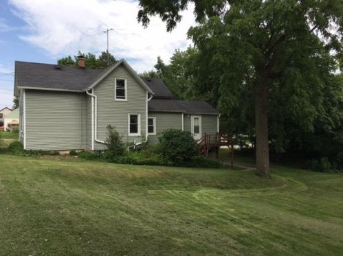 1009 Madison St, Waukesha, WI 53188-4331