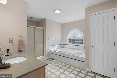 56 Sherwood Cir, West Enola PA  17025-1840 exterior