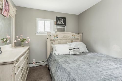 29 Clifford Ct, Huntington Station NY  11746-2106 exterior