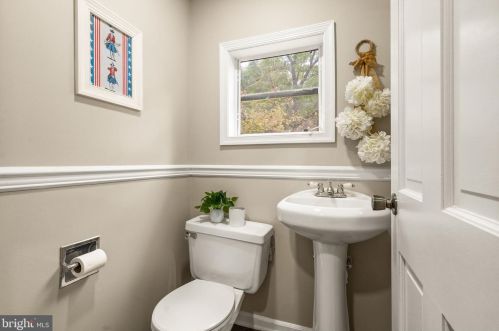 13188 Loyalty Rd, Leesburg VA  20176-6112 exterior