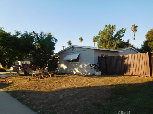 4061 Manchester Pl, Riverside, CA 92503-4027