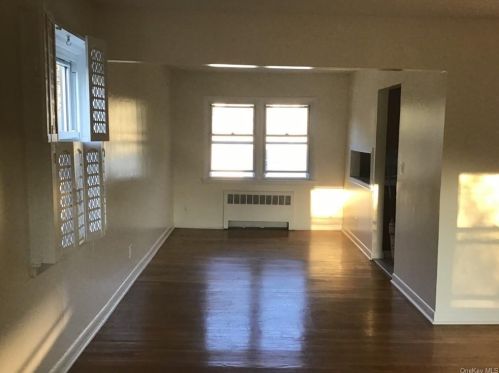 323 Hussey Rd, Mount Vernon NY  10552-2303 exterior