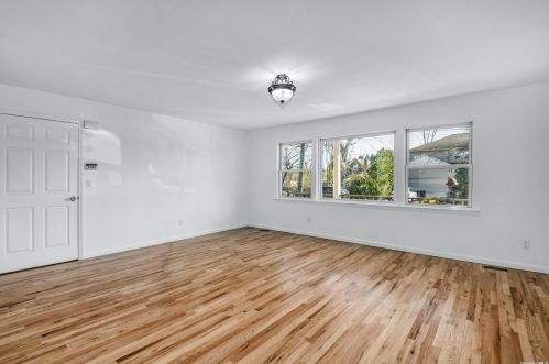 7 Georgia St, Elwood NY  11731-2229 exterior