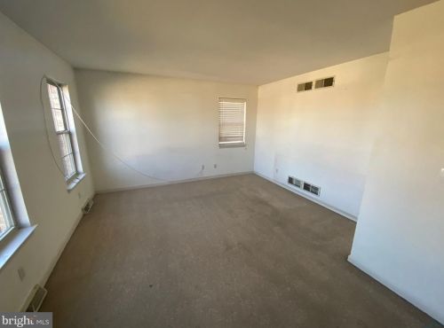 31 5th St, Mount Wolf, PA 17347