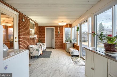 40 Center Dr, Camp Hill PA  17011-7608 exterior