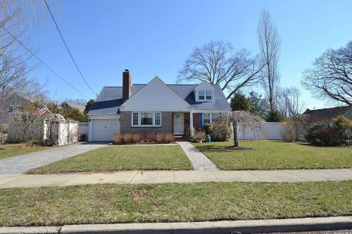 1819 Monroe Ave, Seaford, NY 11783-2146