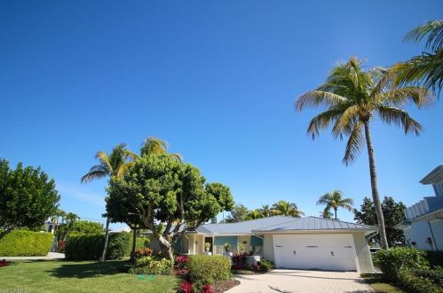 1645 Mullet Ct, Naples, FL 34102-1526