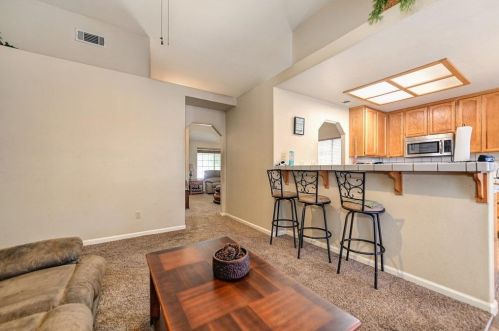 7321 Little Acorn Way, Rio Linda CA  95673-1336 exterior