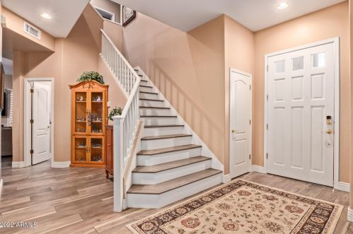 5980 Kerry Ln, Glendale, AZ 85308-7680