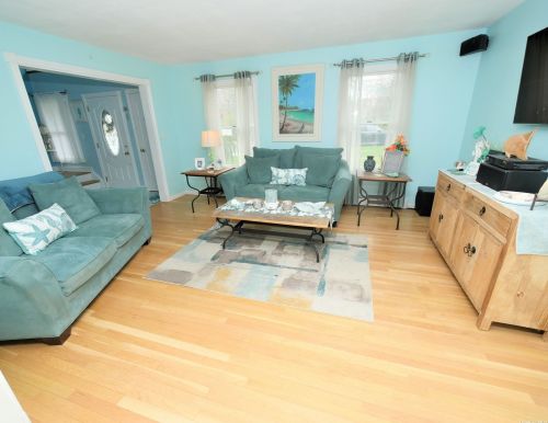 10 Marc Dr, Panamoka NY  11961-2103 exterior