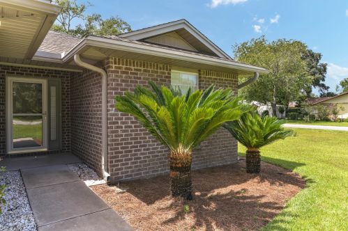 73 10th St, Shalimar FL  32579-1553 exterior