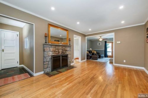 55 Demarest Ave, Oakland NJ  07436-2603 exterior