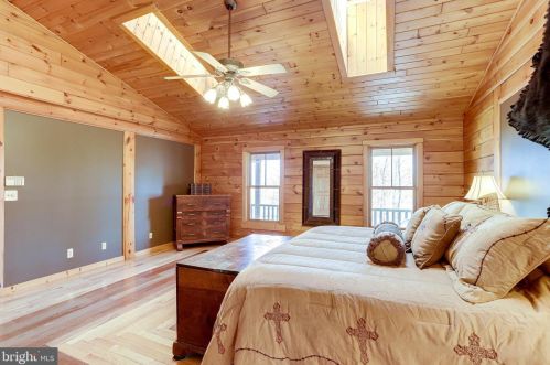 3714 Mountain Rd, Haymarket VA  20169-1739 exterior