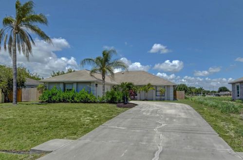 6568 Chugwater Cir, Port Saint Lucie FL  34983-2305 exterior