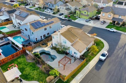 1108 Brookhaven Ln, Manteca CA  95337-8223 exterior