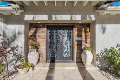 14639 Albers St, Van Nuys CA 91411-3713 exterior