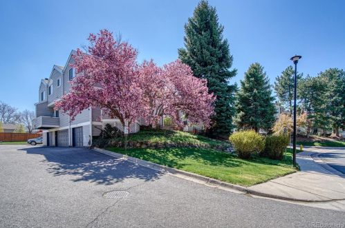 212 Nome St, Denver CO 80014-1850 exterior